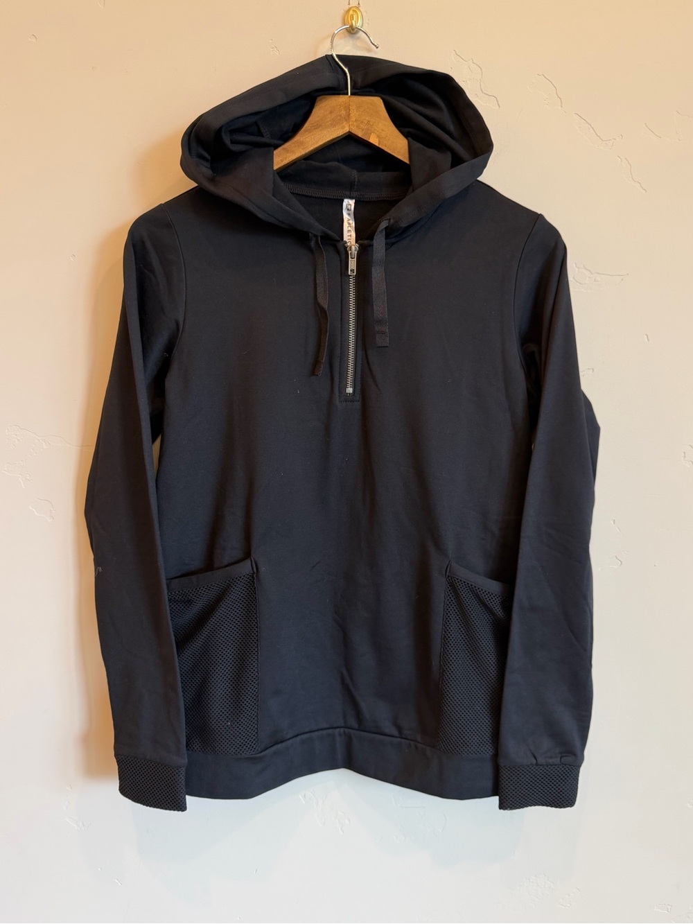 FABLETICS Black We Mesh Well Gigi Pullover Zip Hoodie Mesh Pockets